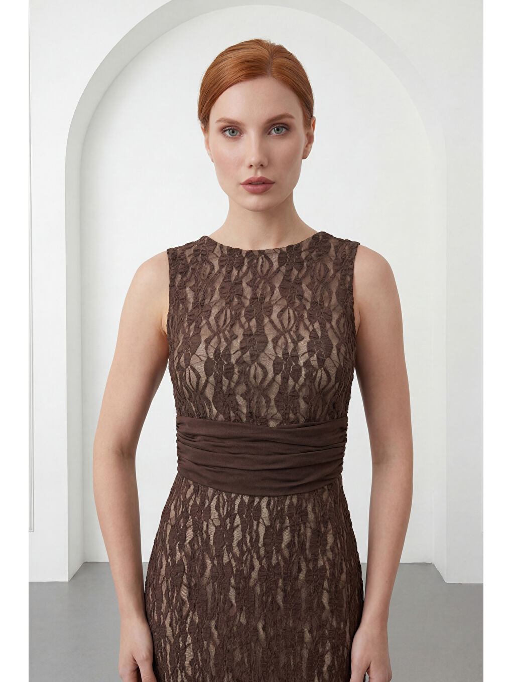 Kadın Kahverengi Bisiklet Yaka Dantel Detaylı Midi Davet Elbisesi-2