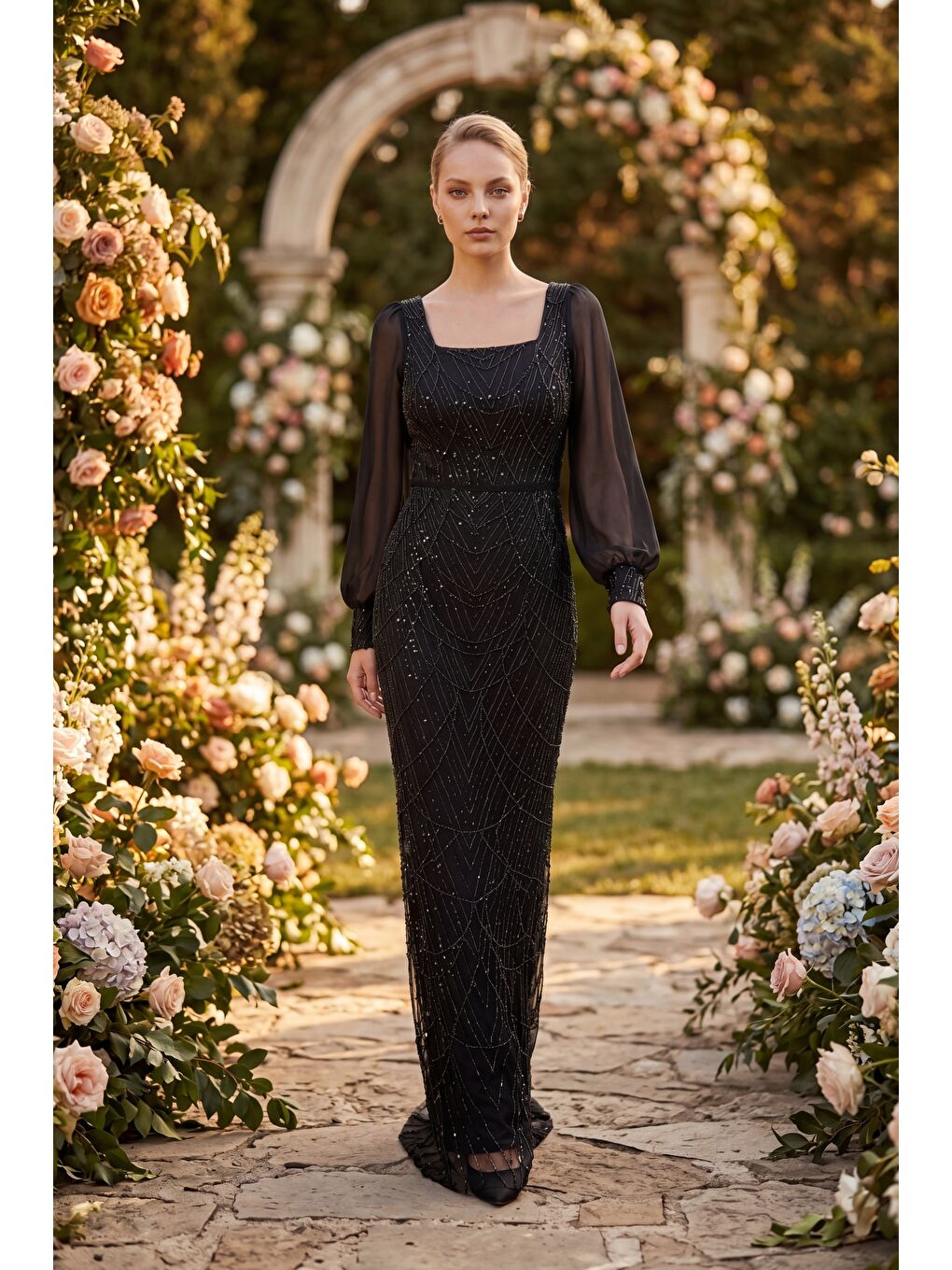 Kadın Siyah Kare Yaka Uzun Kollu Boncuklu Abiye Elbise-4