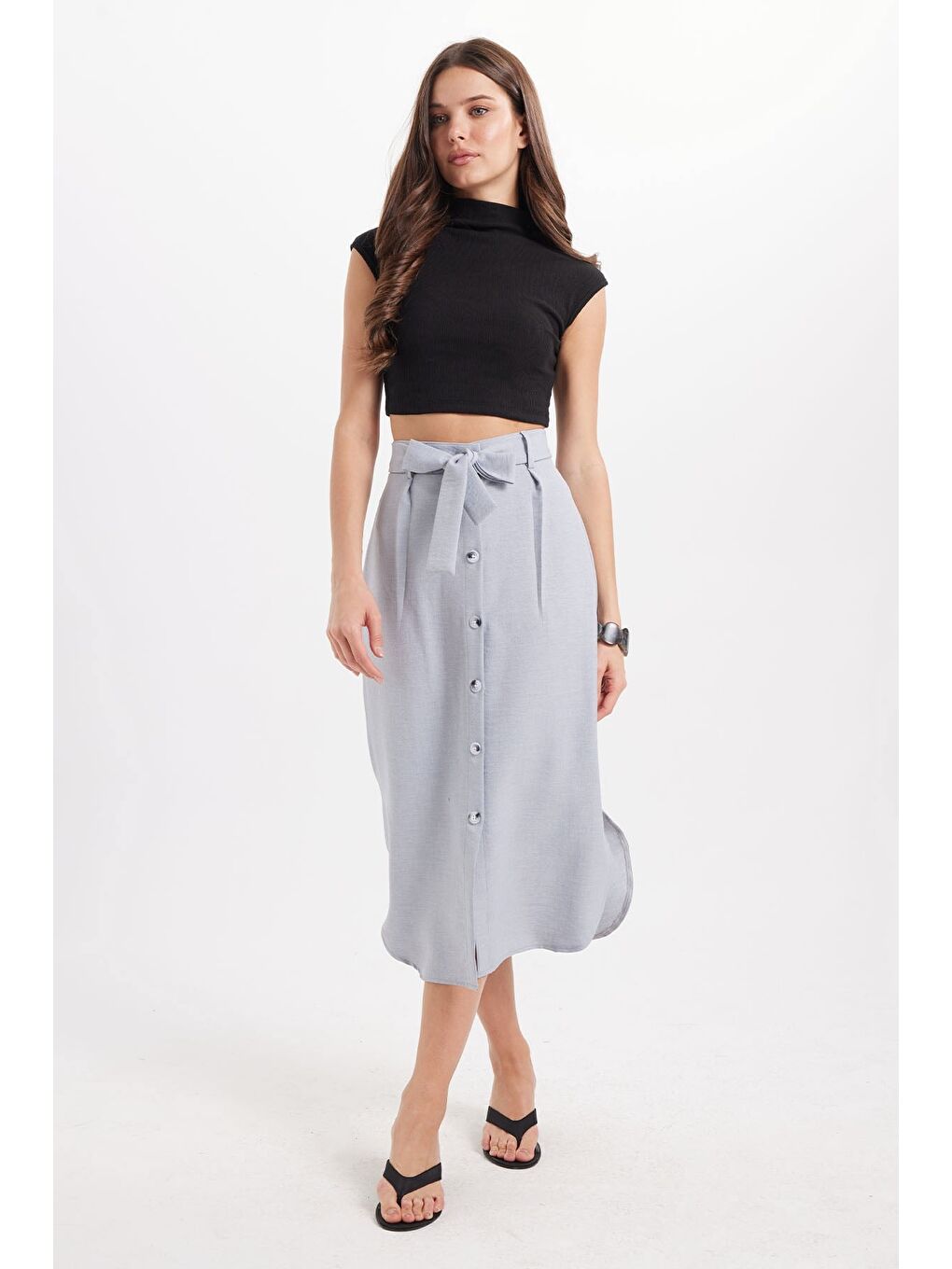 Kadın Slim Fit Dar Kesim Pileli Pamuklu Ön Düğme Kapamalı Kuşaklı Yırtmaçlı Gri Etek-4