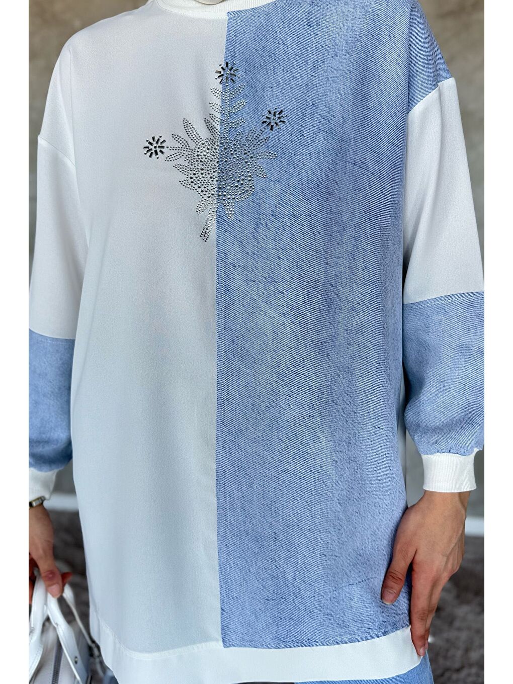 Ekru Bisiklet Yaka Garnili Taş İşlemeli Tesettür Tunik-4