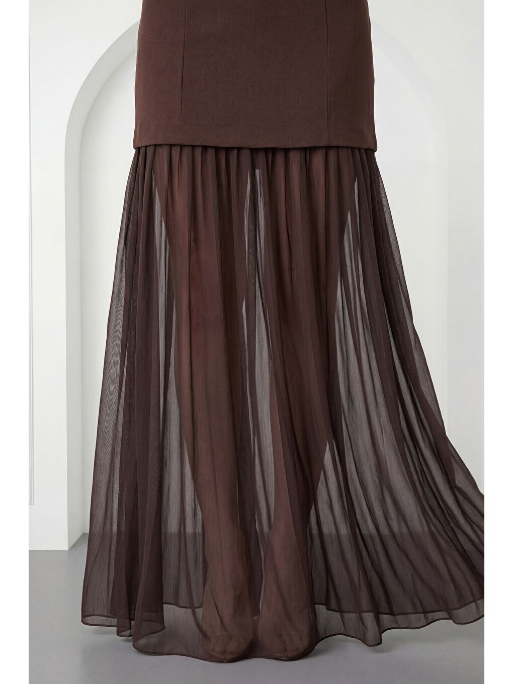 Kadın Kahverengi Halter Yaka Uzun Mezuniyet Elbisesi-2