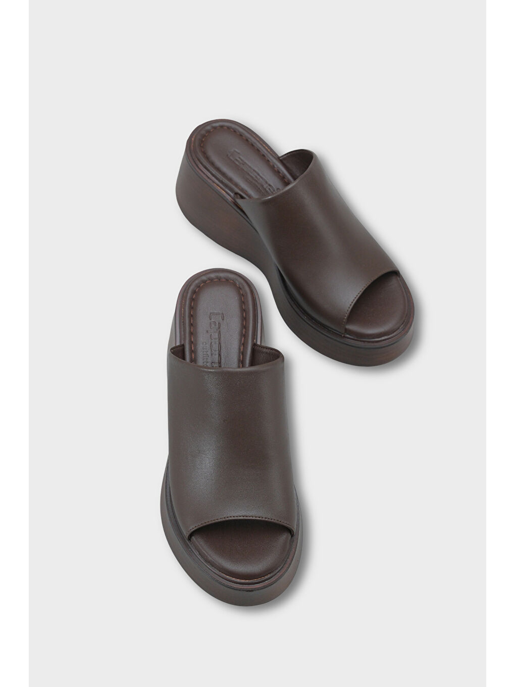 Kahverengi Cecilia Hakiki Deri Dolgu Topuk Kadın Tek Bant Terlik-5