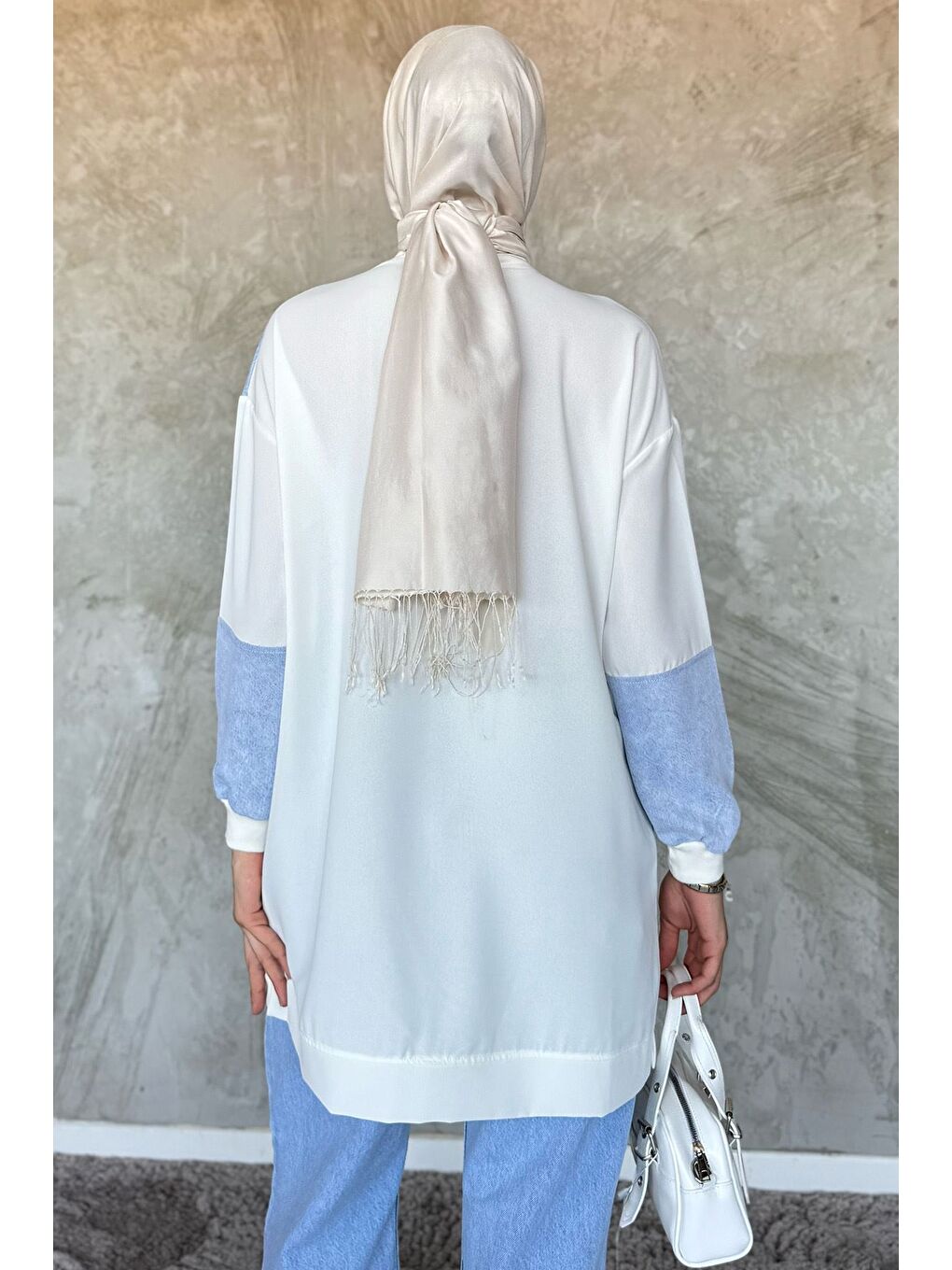 Ekru Bisiklet Yaka Garnili Taş İşlemeli Tesettür Tunik-6