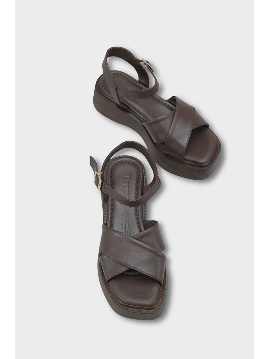 Kahverengi Bobbi Hakiki Deri Çapraz Bantlı Dolgu Topuk Kadın Sandalet-5