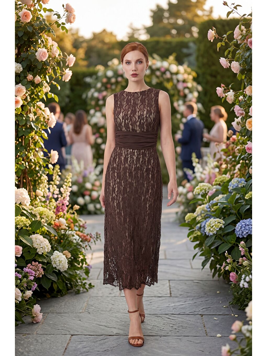 Kadın Kahverengi Bisiklet Yaka Dantel Detaylı Midi Davet Elbisesi-4