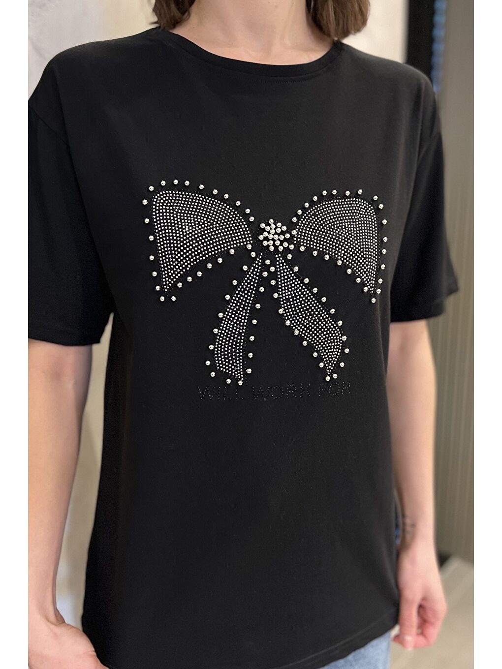 Siyah Kurdele Taşlı Bisiklet Yaka Kadın Tişört-3