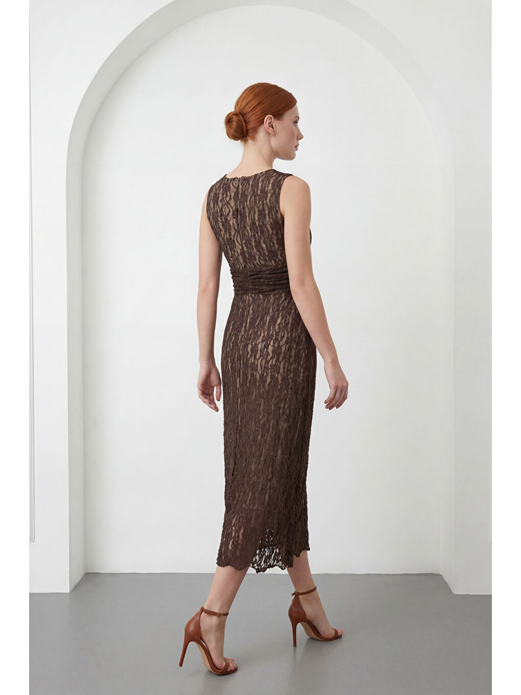 Kadın Kahverengi Bisiklet Yaka Dantel Detaylı Midi Davet Elbisesi-5