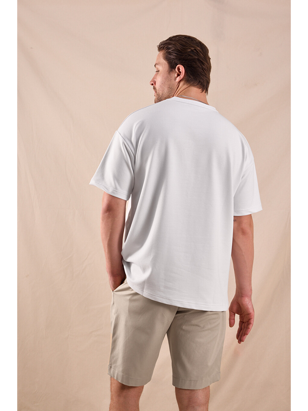 Erkek Beyaz Rahat Kalıp Oversize Kesim T-shirt-3