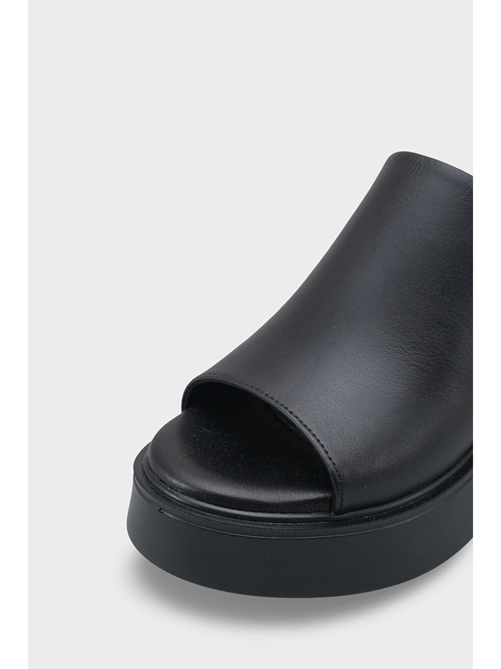 Siyah Cecilia Hakiki Deri Dolgu Topuk Kadın Tek Bant Terlik-2