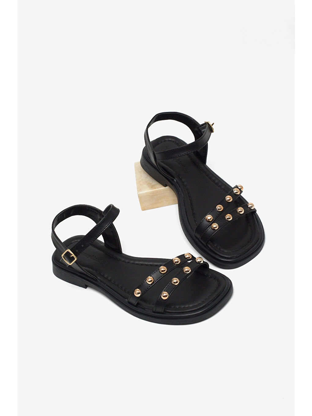 Kadın Siyah Rahat Kalıp Çift Bantlı Tokalı Taşlı Sandalet-2