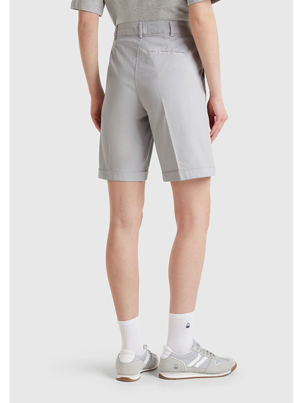 Kadın Gri Pamuk Karışımlı Önü Düğmeli Regular Fit Bermuda Şort-2