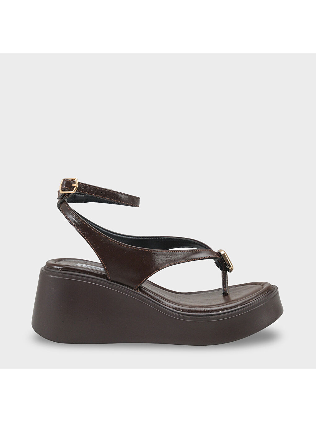 Kahverengi Sandy Dolgu Topuklu Parmak Arası Bilekten Bantlı Kadın Sandalet