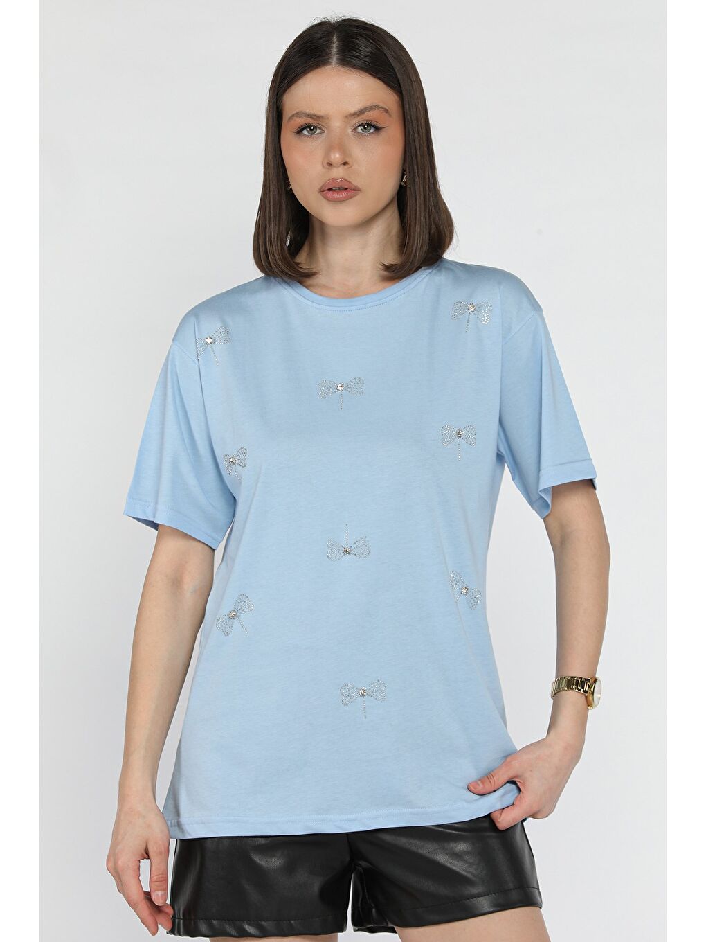 Mavi Fiyonk Taşlı Bisiklet Yaka Kadın Tişört