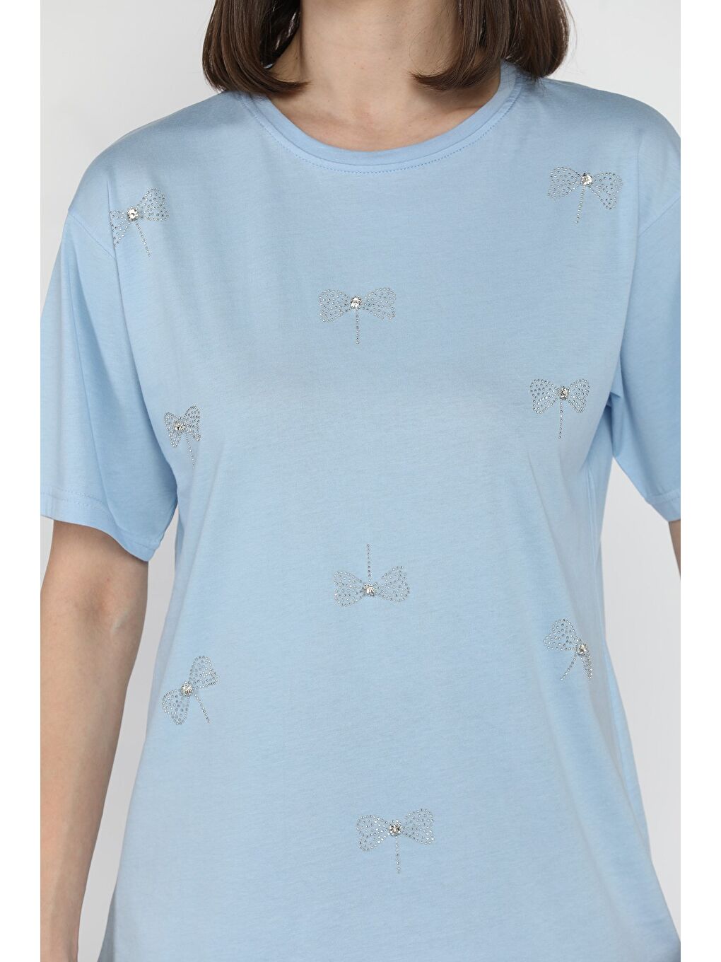 Mavi Fiyonk Taşlı Bisiklet Yaka Kadın Tişört-3