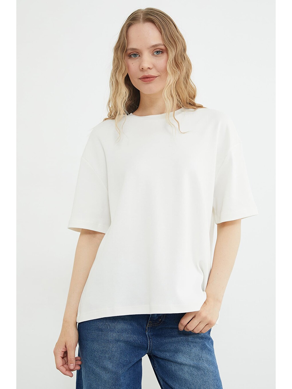 Ekru Transparan Kelebek Nakışlı Oversize Tişört