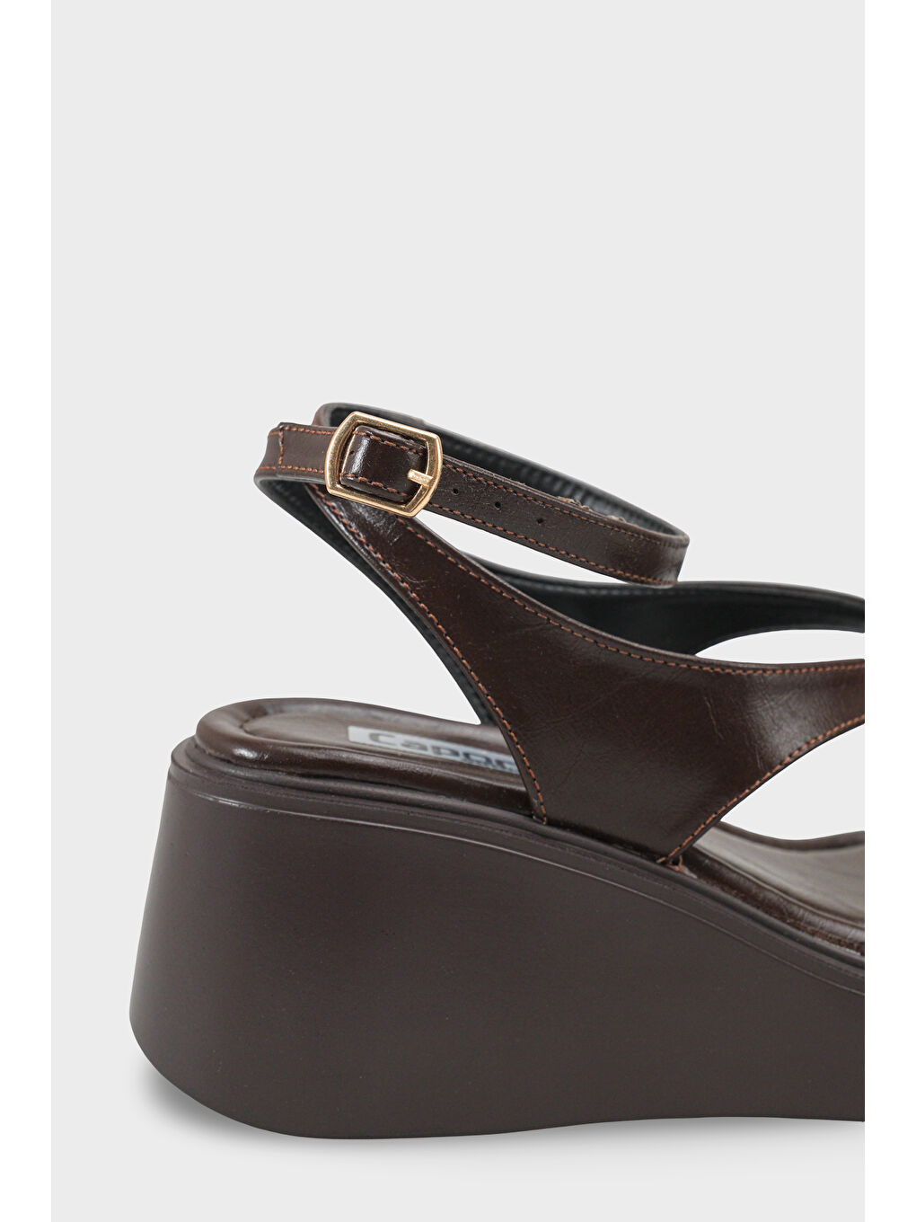 Kahverengi Sandy Dolgu Topuklu Parmak Arası Bilekten Bantlı Kadın Sandalet-3