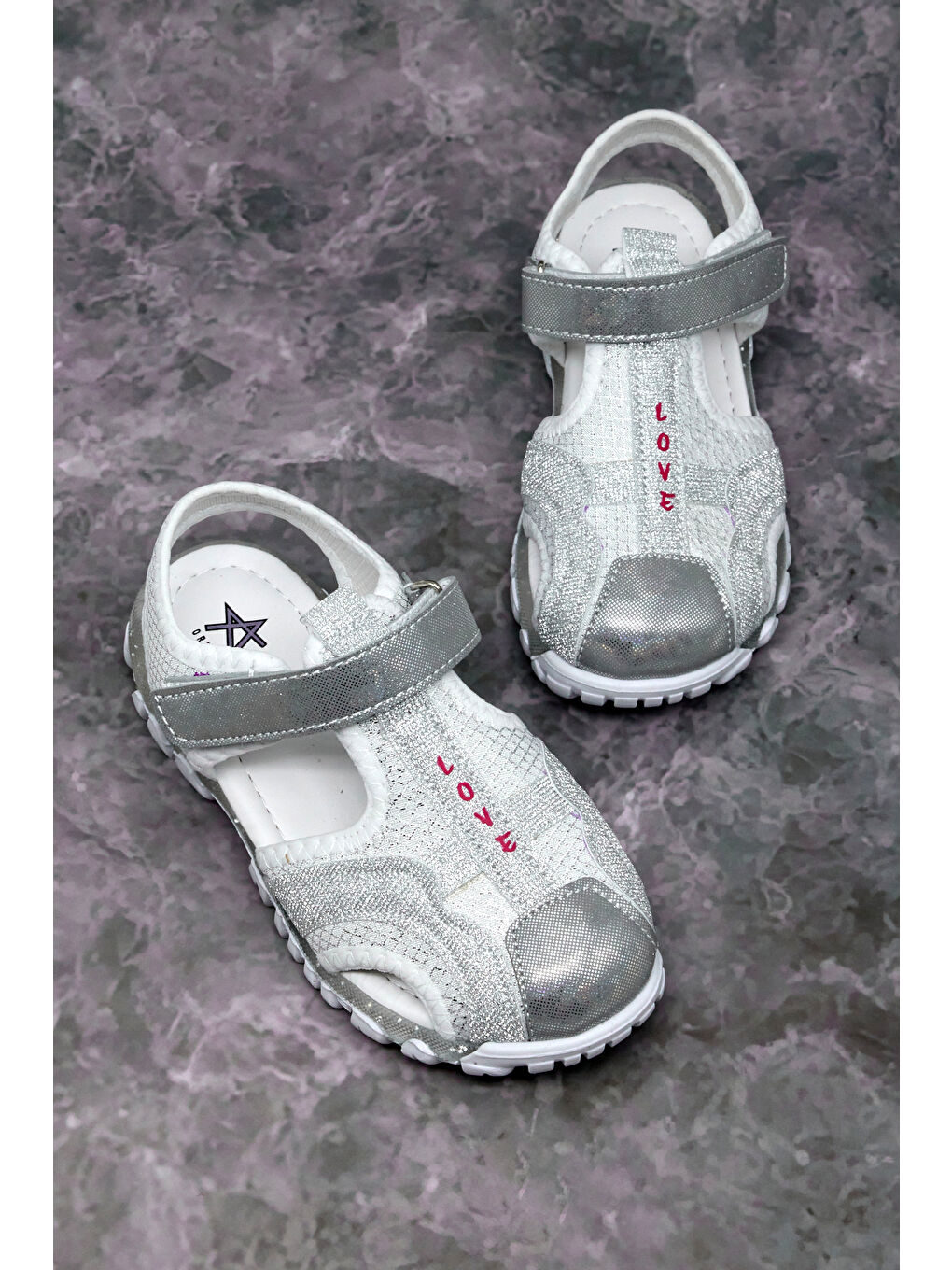 Kız Çocuk Beyaz Gümüş Çoçuk Sim Detaylı Cırtlı Rahat Kalıp Sandalet