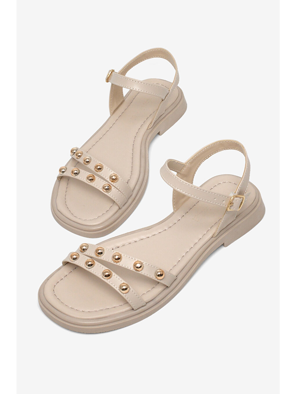 Kadın Bej Rahat Kalıp Çift Bantlı Tokalı Taşlı Sandalet-1