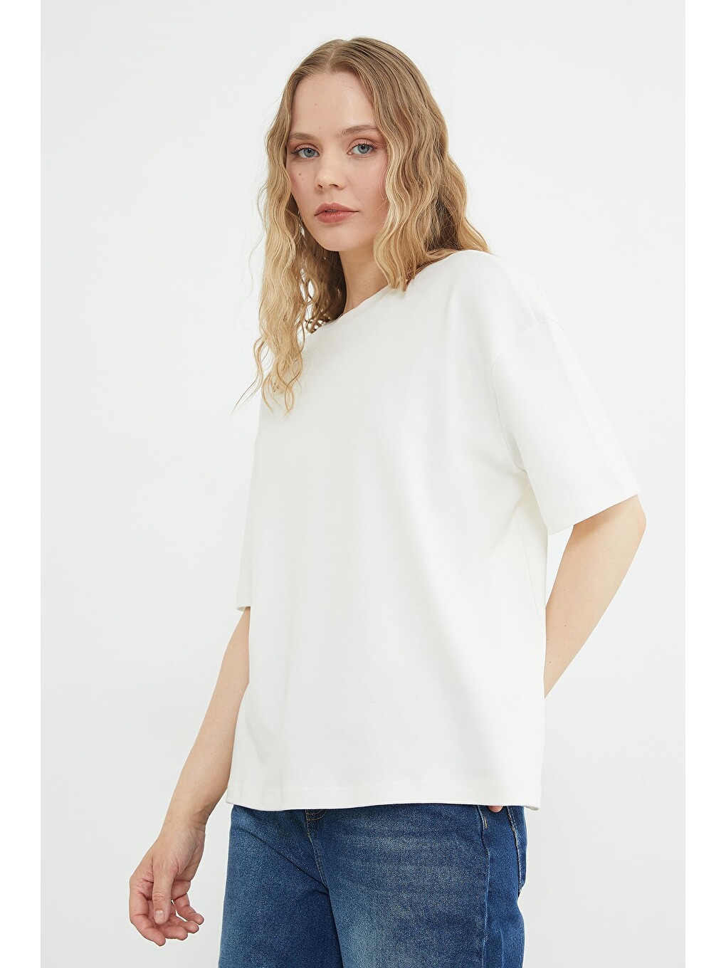Ekru Transparan Kelebek Nakışlı Oversize Tişört-3