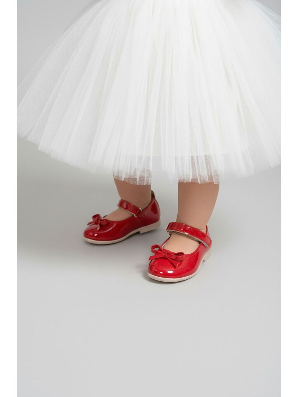 Kırmızı Kız Çocuk Rugan Kaydırmaz Taban Babet