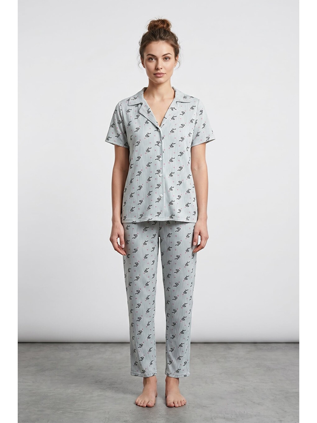 Yeşil Fiyonk Ve Çizgi Desenli Gömlek Yaka Düğmeli Pijama Takımı-1
