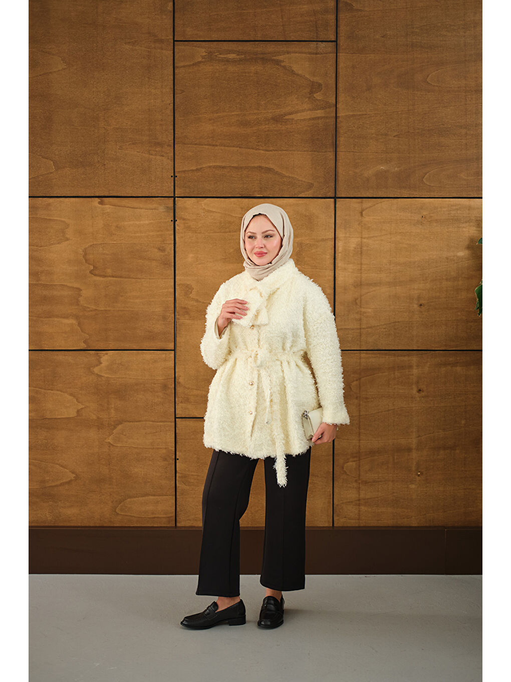 Ekru Kadın Yaka Bağlamalı Pelüş Hırka Krem-1