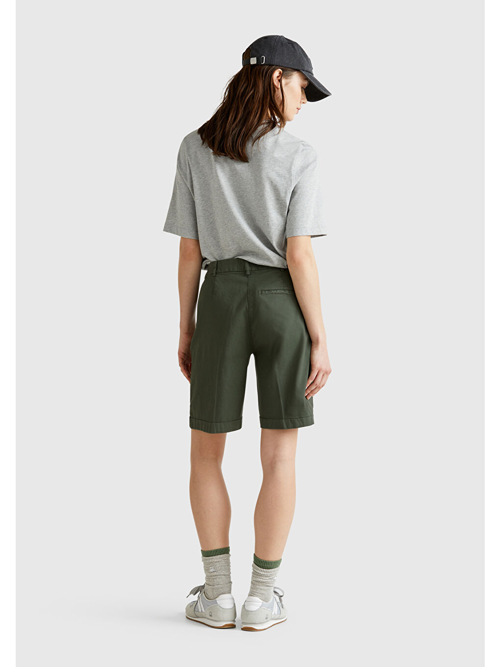 Kadın Haki Pamuk Karışımlı Önü Düğmeli Regular Fit Bermuda Şort-2