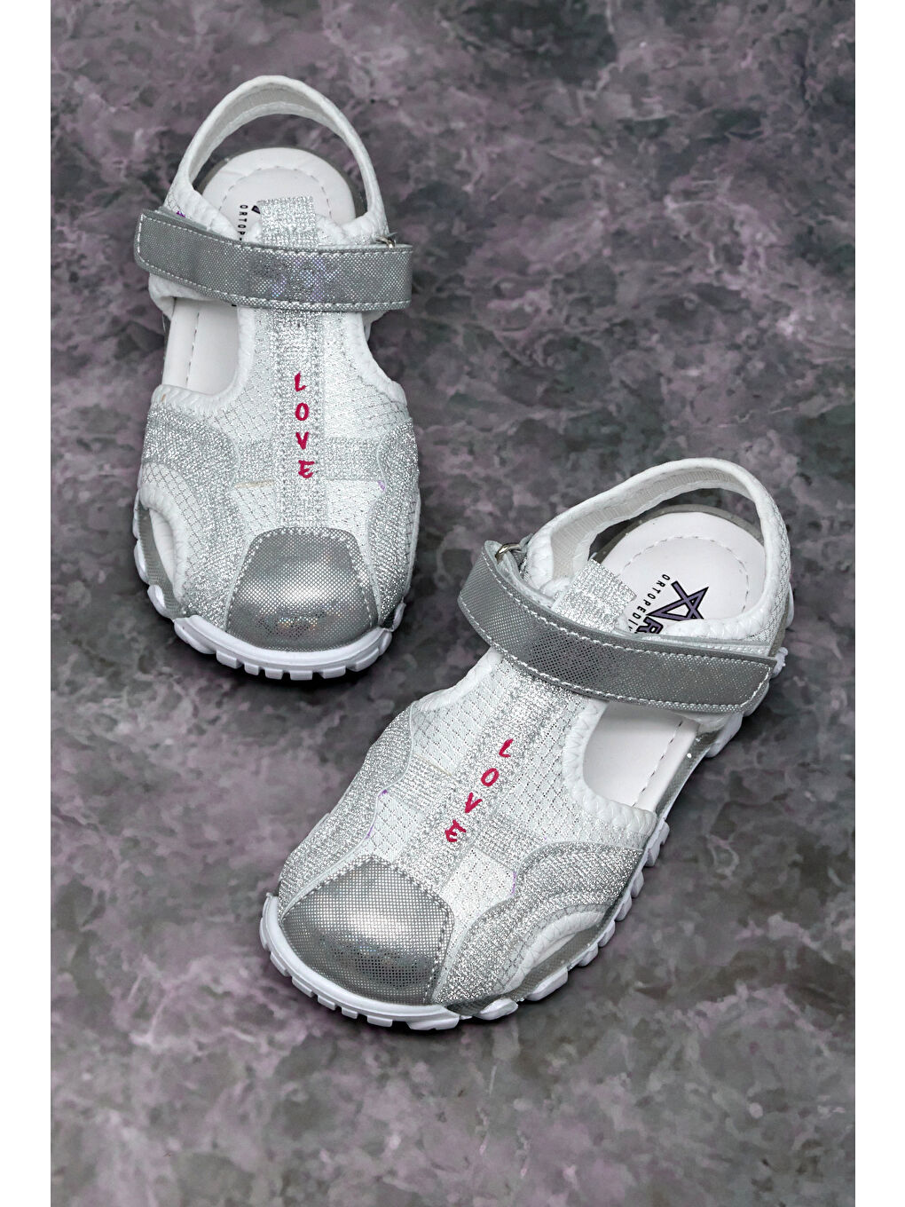 Kız Çocuk Beyaz Gümüş Çoçuk Sim Detaylı Cırtlı Rahat Kalıp Sandalet-1