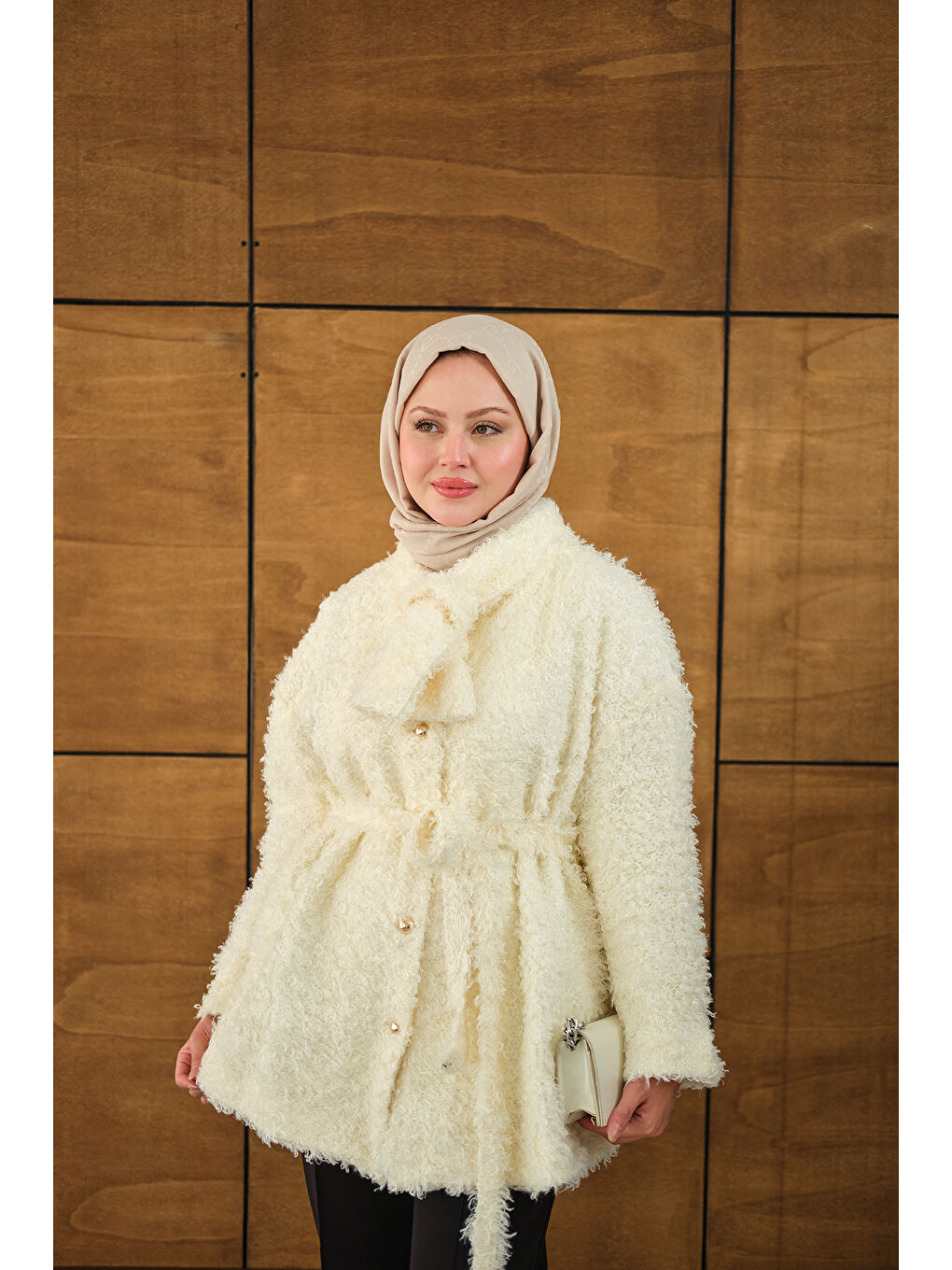 Ekru Kadın Yaka Bağlamalı Pelüş Hırka Krem-3