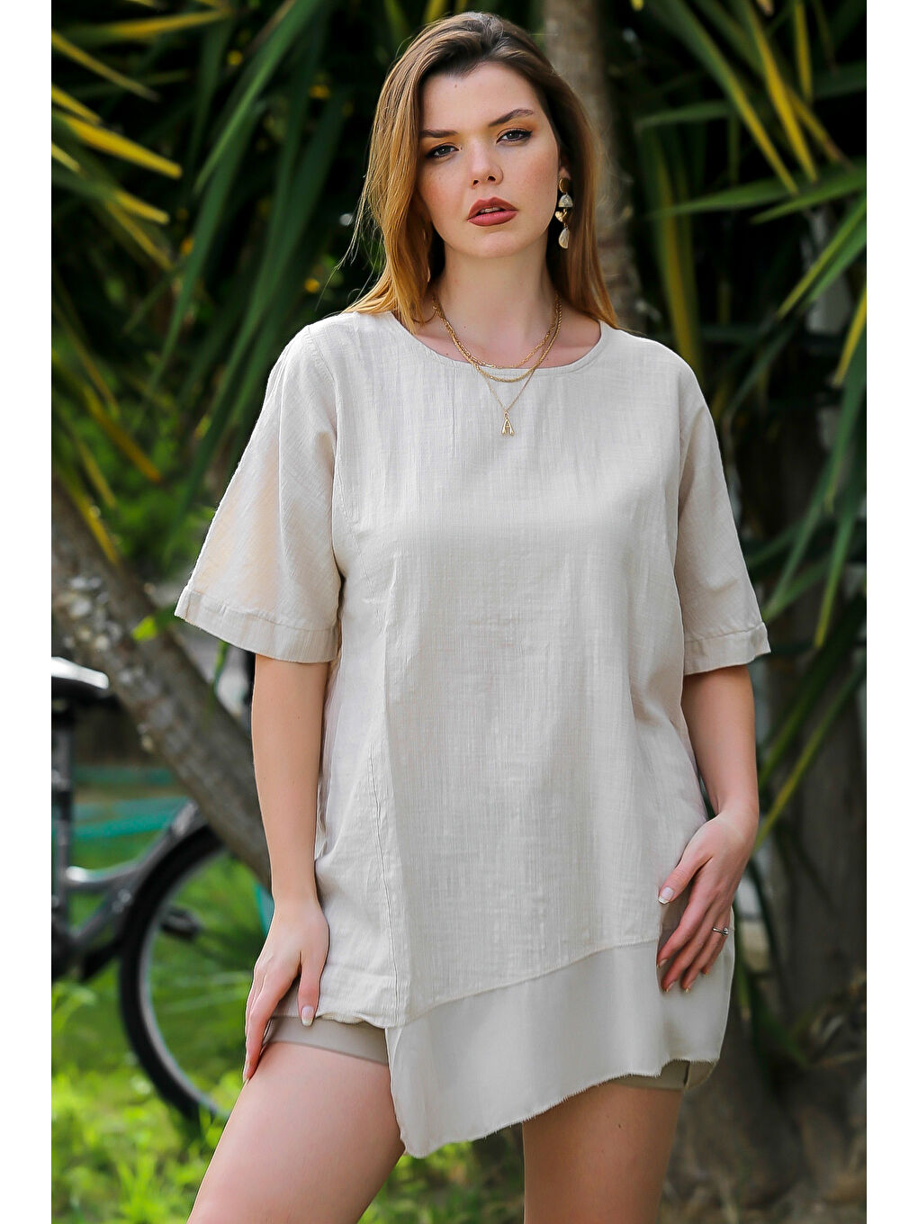 Bej Yuvarlak Yaka Kısa Kol Dokuma Asimetrik Casual Bluz-1