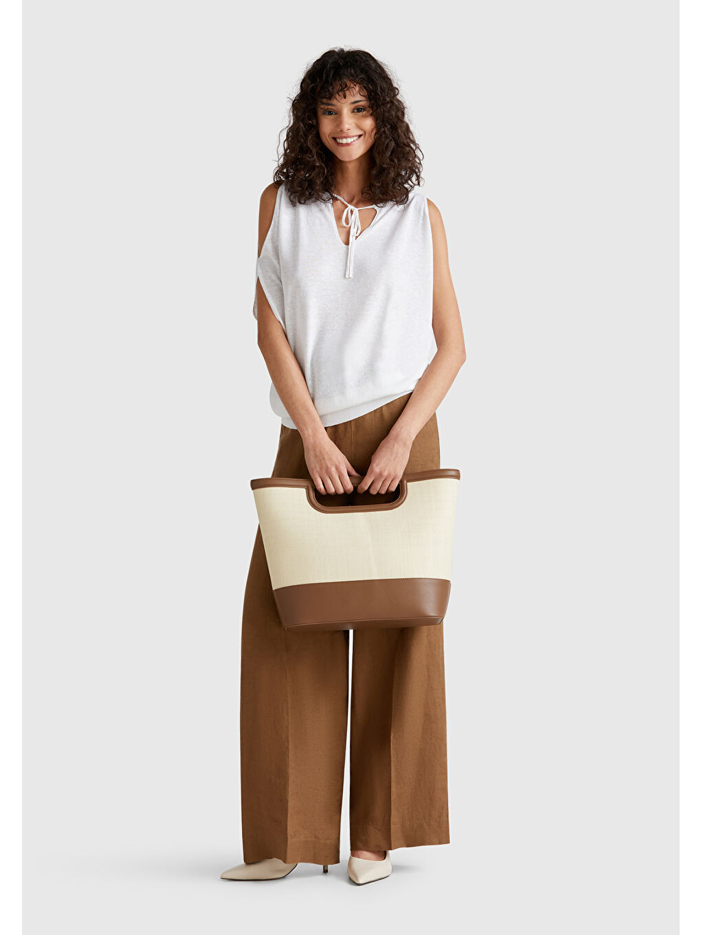 Kadın Beyaz Keten Karışımlı Omzu Açık Triko Kazak-4