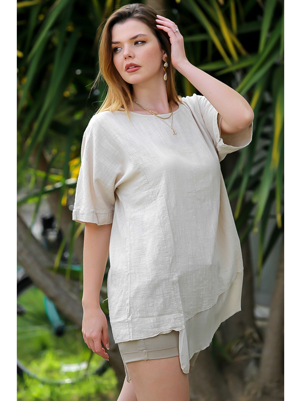 Bej Yuvarlak Yaka Kısa Kol Dokuma Asimetrik Casual Bluz-2