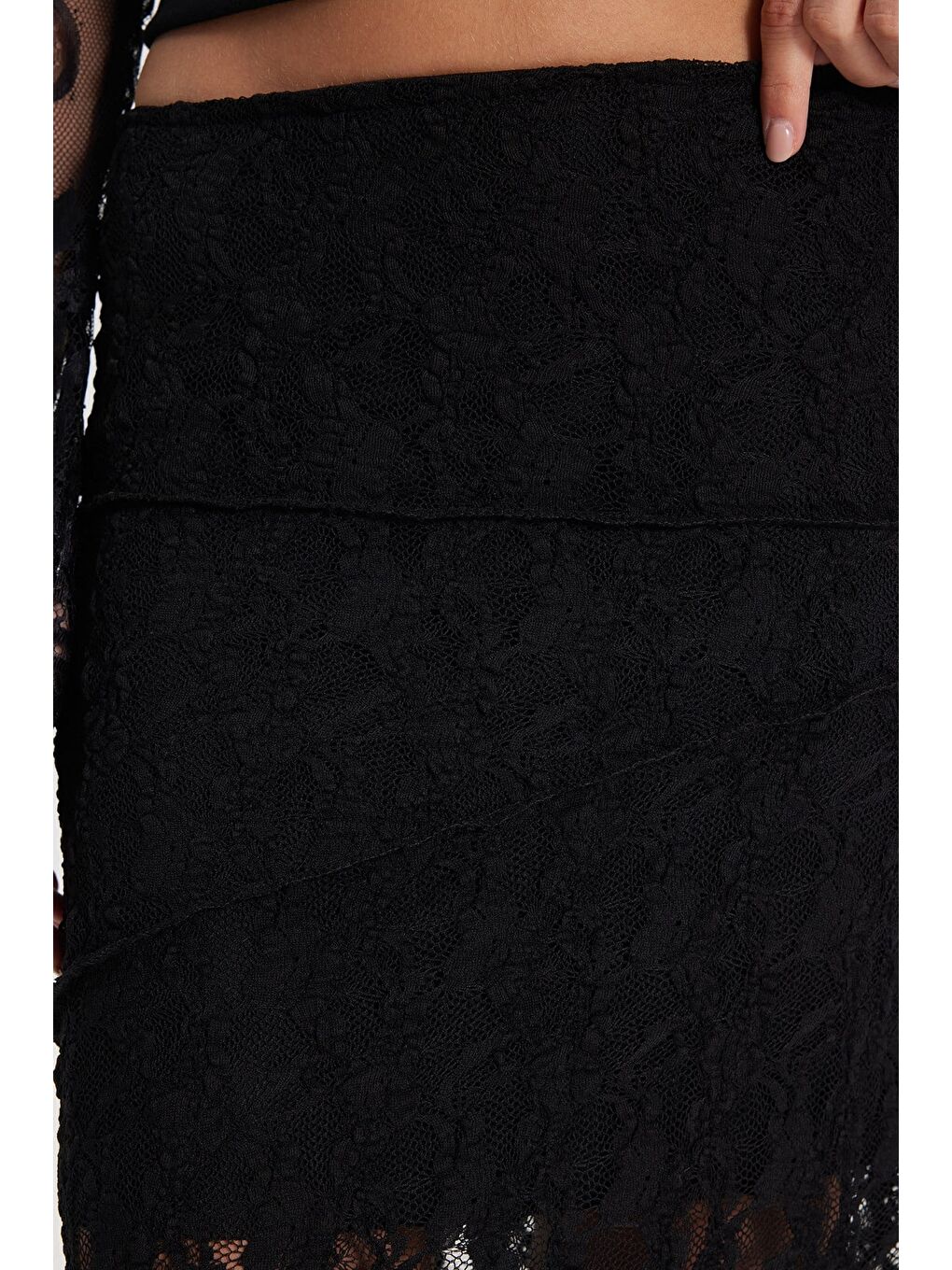 Kadın Slim Fit Dar Kesim Lastikli Yüksek Bel Dantelli Siyah Etek-3