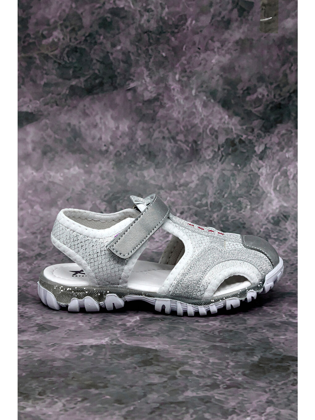 Kız Çocuk Beyaz Gümüş Çoçuk Sim Detaylı Cırtlı Rahat Kalıp Sandalet-3