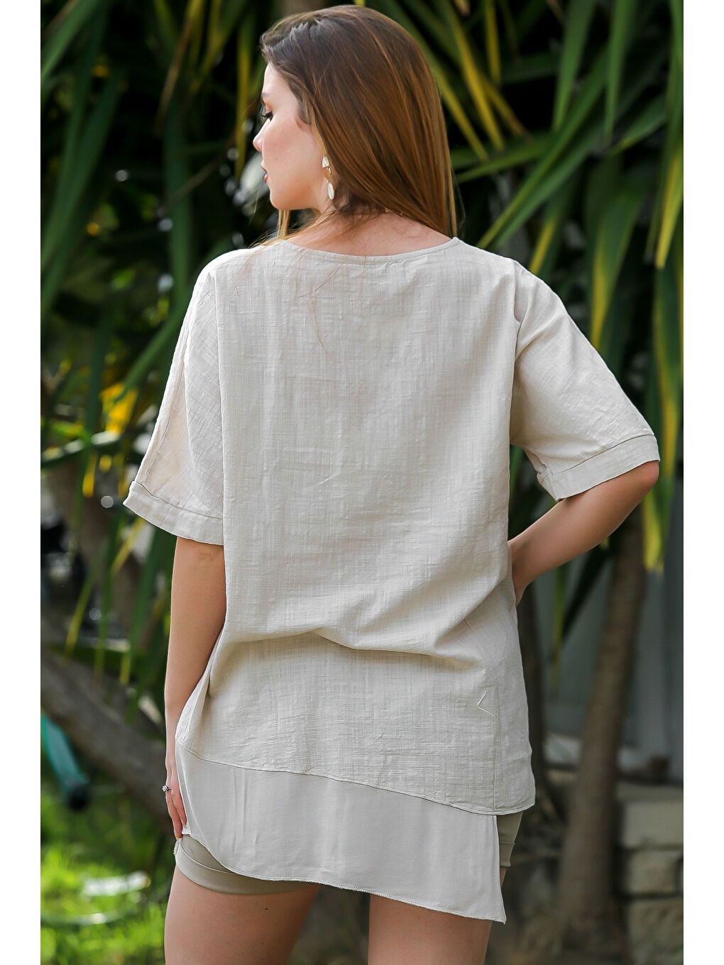 Bej Yuvarlak Yaka Kısa Kol Dokuma Asimetrik Casual Bluz-4