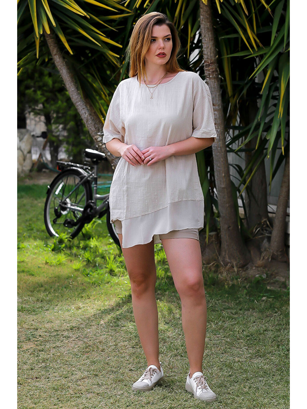 Bej Yuvarlak Yaka Kısa Kol Dokuma Asimetrik Casual Bluz-5