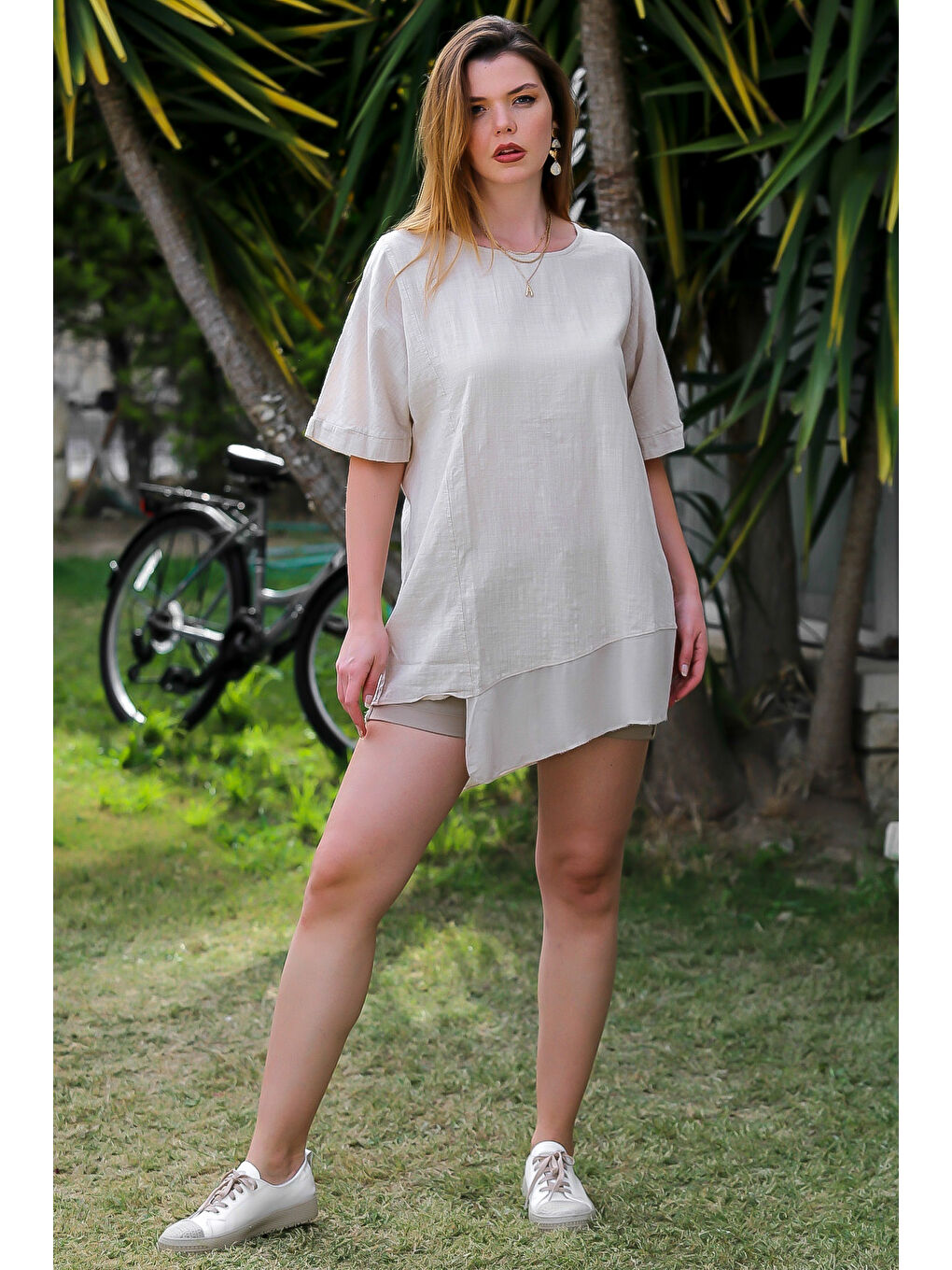 Bej Yuvarlak Yaka Kısa Kol Dokuma Asimetrik Casual Bluz-6