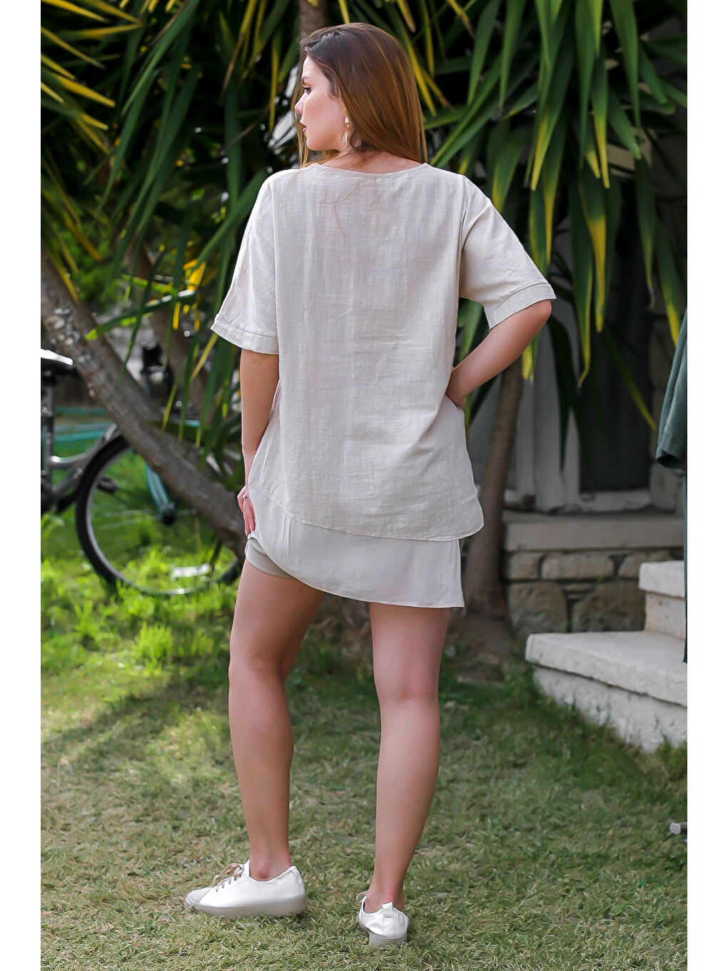 Bej Yuvarlak Yaka Kısa Kol Dokuma Asimetrik Casual Bluz-7