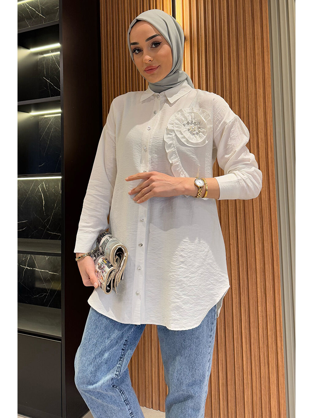 Ekru Taş Ve İnci İşlemeli Fırfır Detaylı Tesettür Tunik