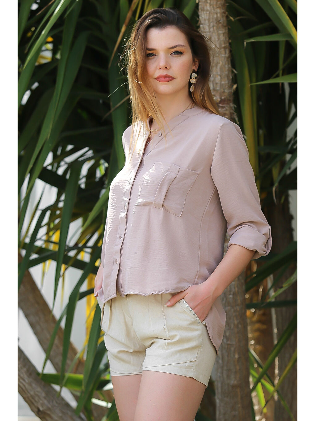 Bej Vizon Hakim Yaka Düğmeli Uzun Kollu Cepli Arkası Uzun Dokuma Casual Gömlek-4