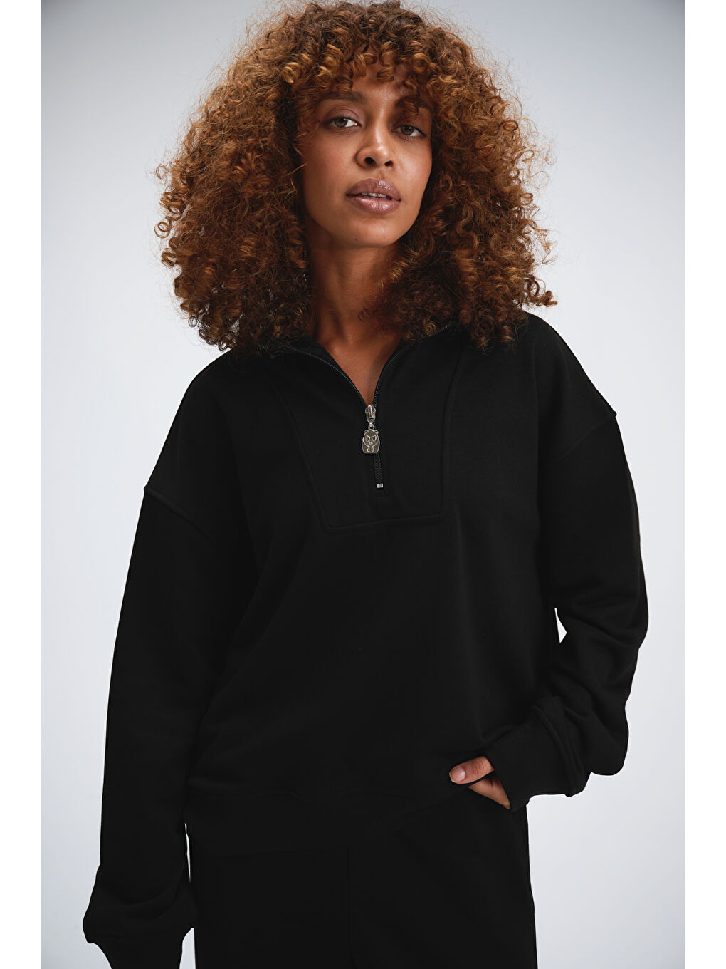 Kadın Timeless Fermuarlı Siyah Sweatshirt-1