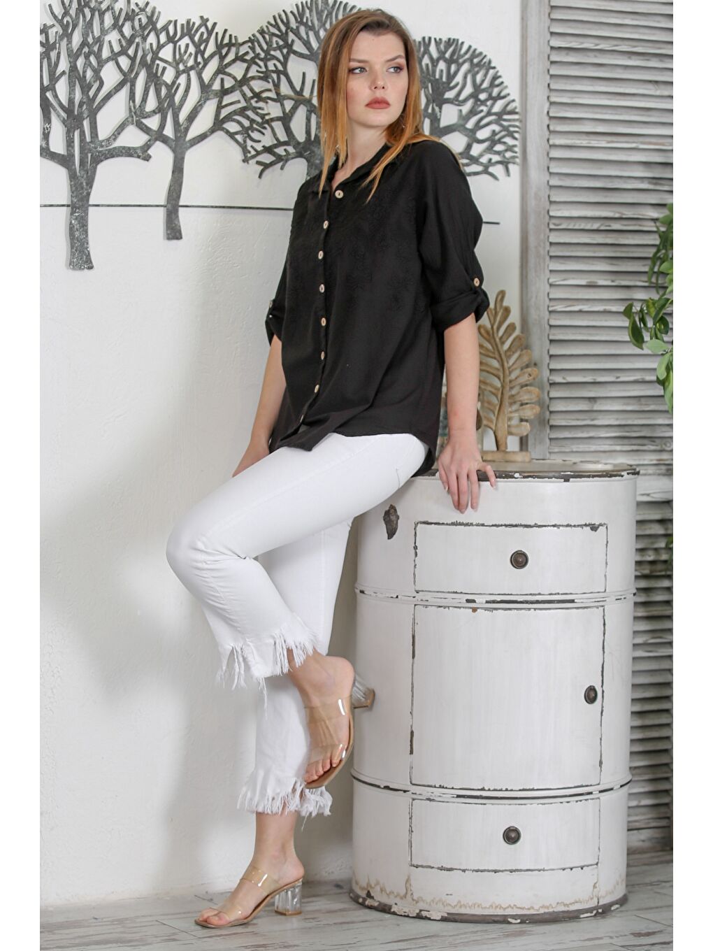 Organik Sertifikalı Pamuk Siyah Gömlek Yaka Düğmeli Uzun Kollu Nakışlı Dokuma Casual Gömlek-6