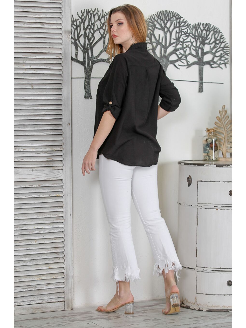 Organik Sertifikalı Pamuk Siyah Gömlek Yaka Düğmeli Uzun Kollu Nakışlı Dokuma Casual Gömlek-7