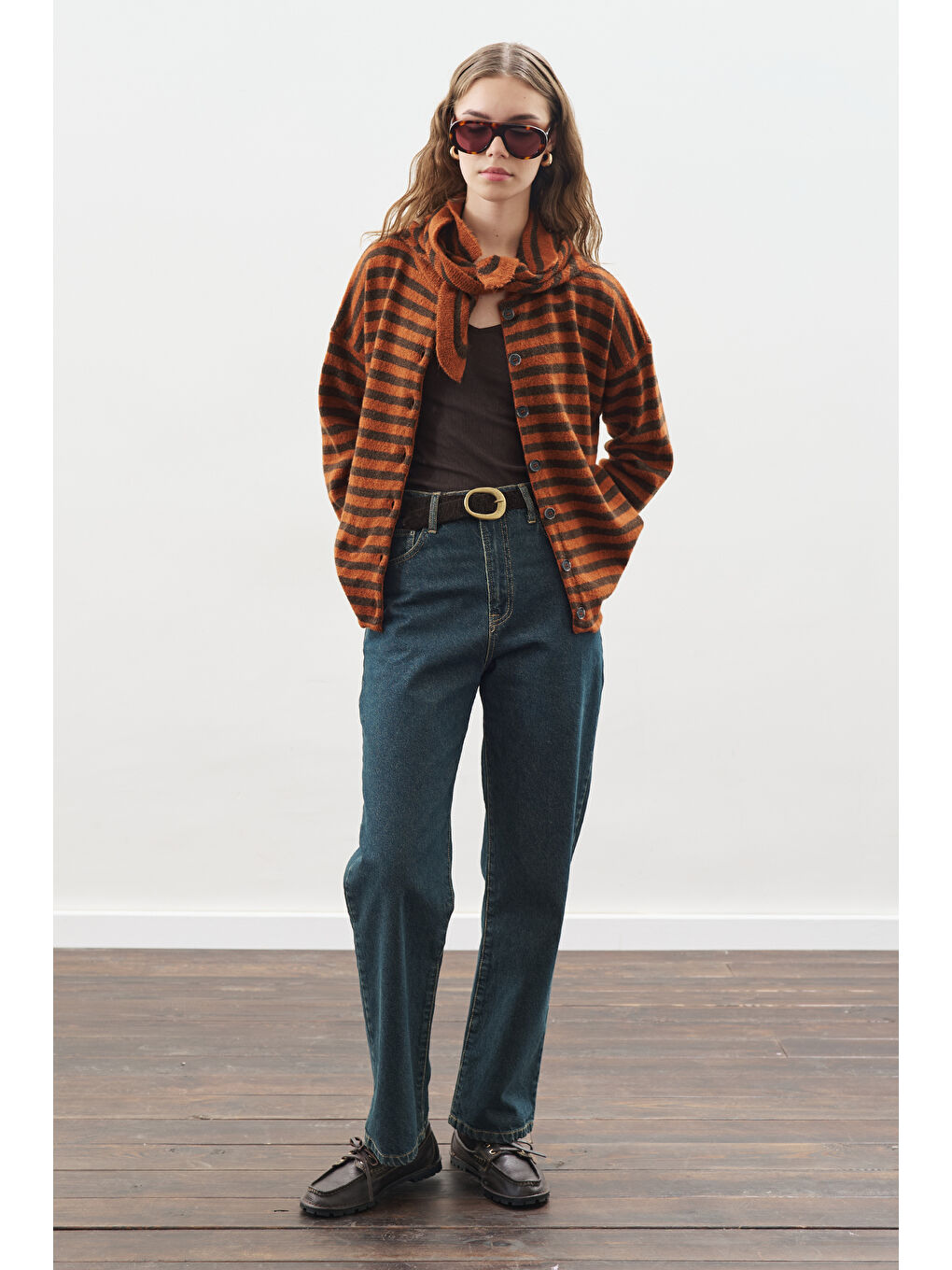 Atkı Detaylı Çizgili Hırka Kahverengi-2