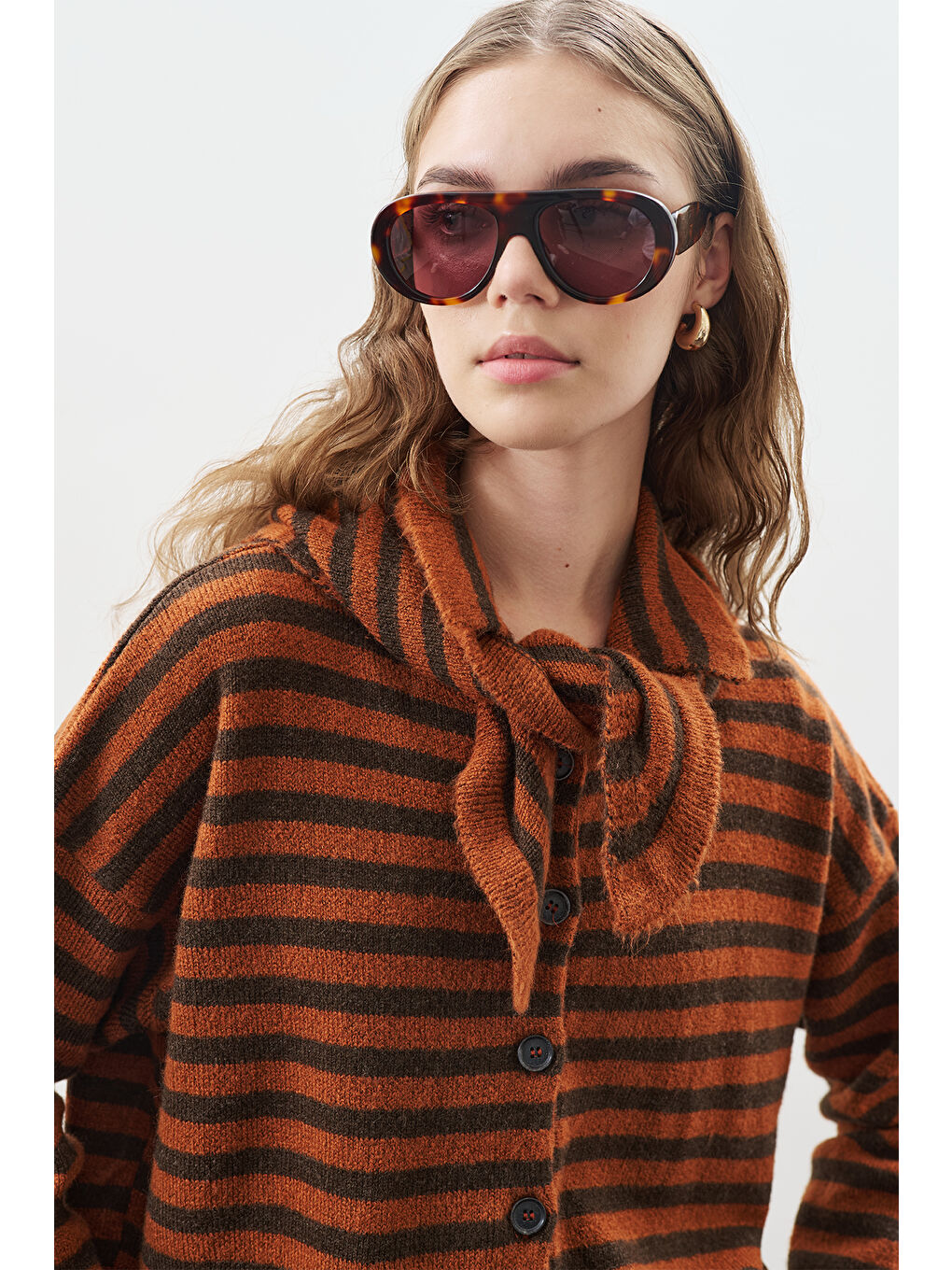 Atkı Detaylı Çizgili Hırka Kahverengi-4