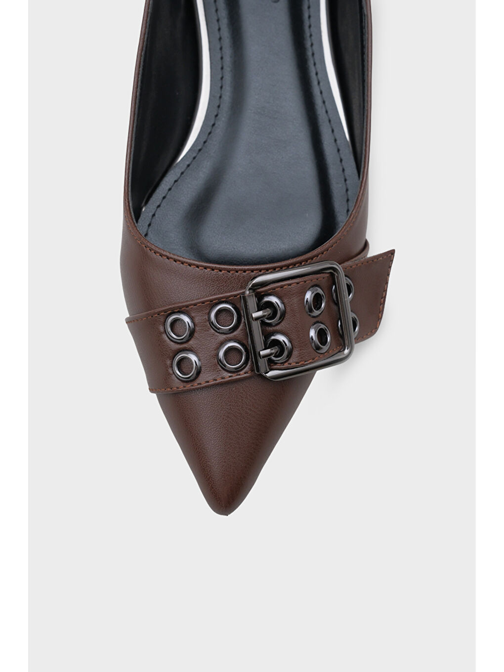 Kahverengi Krissie Sivri Burunlu Kısa Topuklu Metal Aksesuarlı Kadın Babet-2