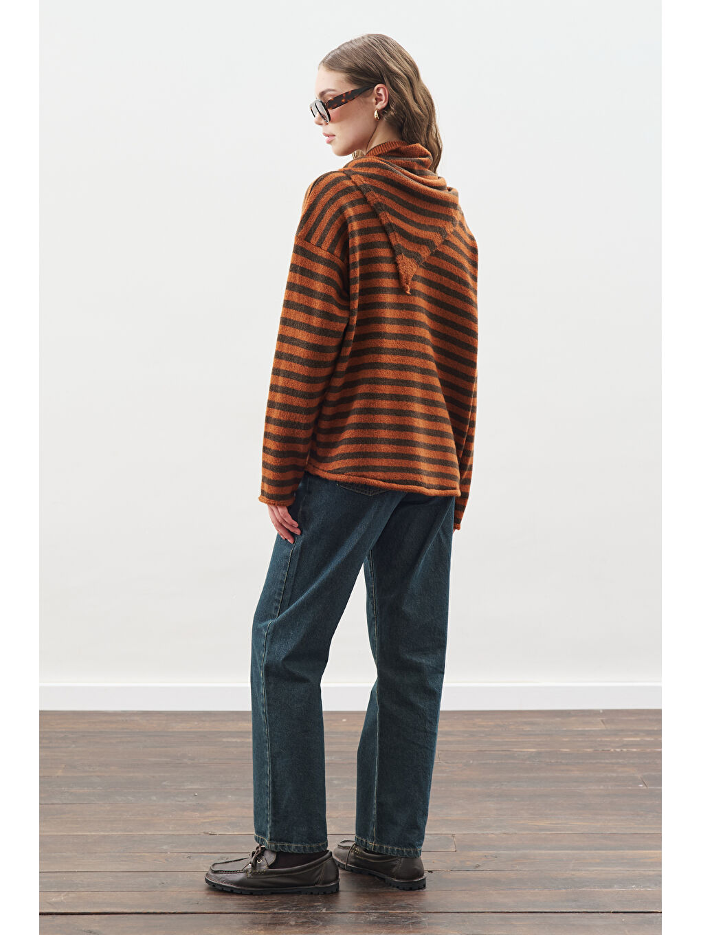 Atkı Detaylı Çizgili Hırka Kahverengi-5