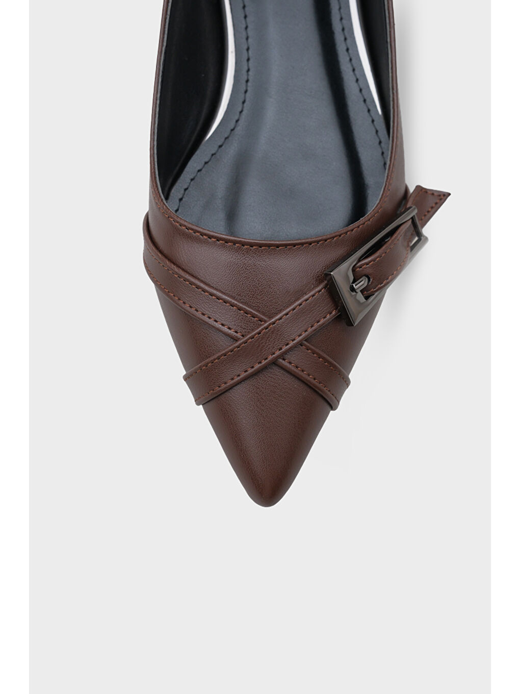 Kahverengi Karry Sivri Burunlu Kısa Topuklu Metal Aksesuarlı Kadın Babet-2