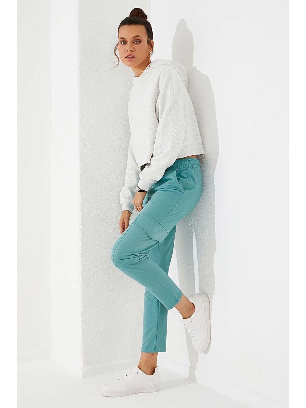 Mint Yeşili Yüksek Bel Kargo Cep Rahat Form Dar Paça Kadın Eşofman Alt - 94588-4