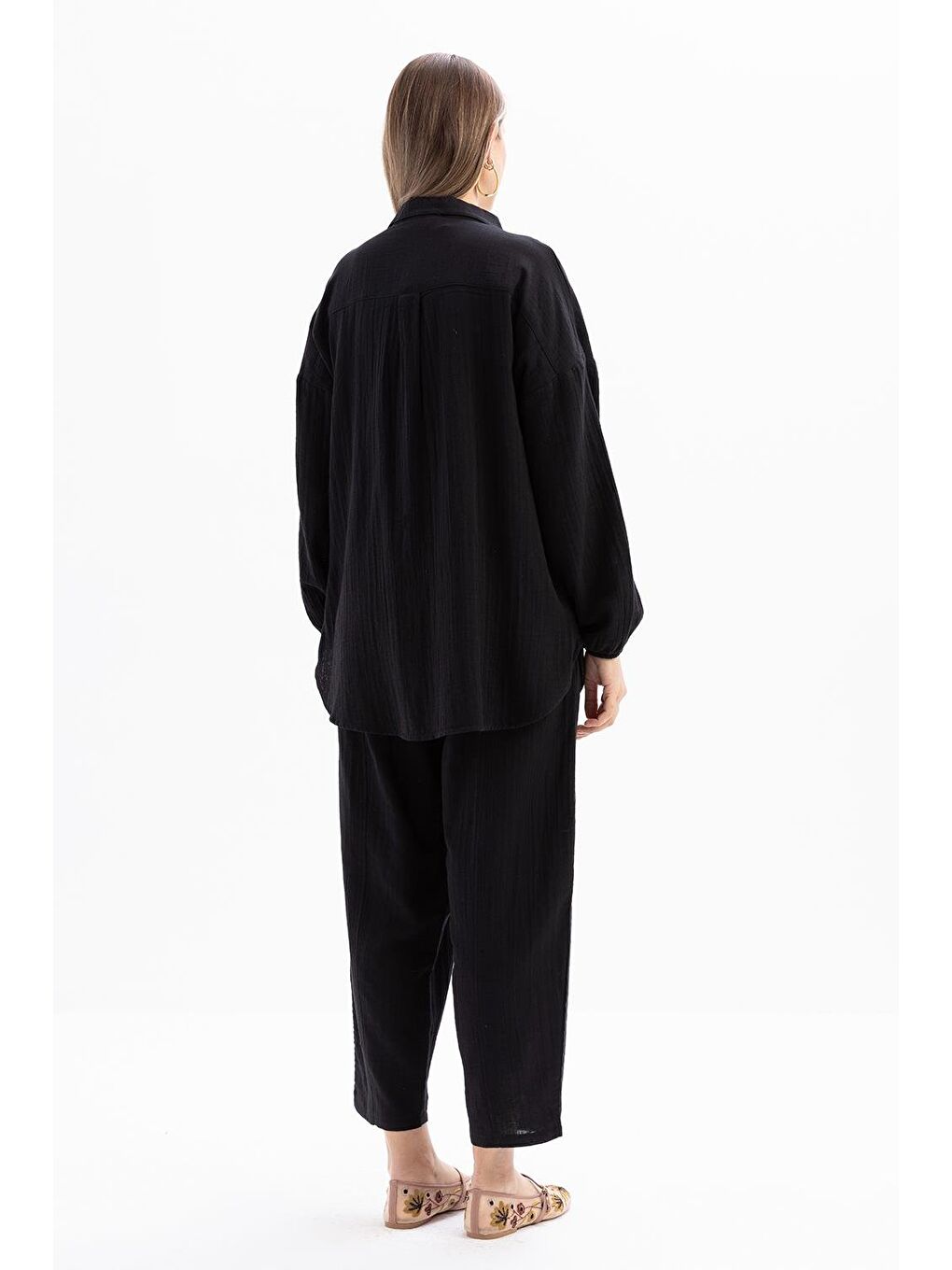 Siyah-Yarım Patlı Düğmeli Müslin Tunik-3